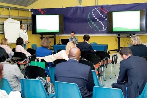 Camila Ferezin e Leonardo Palitot representaram o Continente Americano no encontro durante o último dia de competição do Mundial de Pesaro / Foto: Ricardo Bufolin/CBG