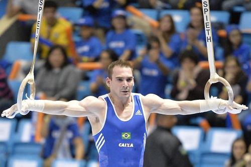 Junto da seleção brasileira de ginástica artística, medalhista olímpico viaja neste domingo (17/9/2017) para o Canadá e treinará na cidade-sede da competição até a estreia, no dia 3 de outubro / Foto: Osvaldo F./Contrapé