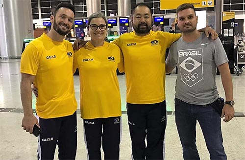 Diego Hypólito com a delegação a caminho da Copa do Mundo  / Foto: Divulgação/CBG