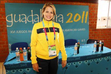  Passar da prática à teoria e continuar imprimindo seu estilo na ginástica rítmica brasileira foi um desafio que Camila Ferezin agarrou com unhas e dentes quando assumiu o comando do conjunto brasileiro em fevereiro de 2011/ Foto: Wagner Carmo / Inovafoto / COB