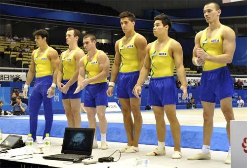 Falta pouco para a Ginástica Artística Masculina do Brasil estrear no 43º Campeonato Mundial, que está sendo disputado no Tokyo Metropolitan Gymnasium, em Tóquio, no Japão. / Foto: Divulgação 