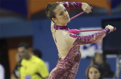 A Seleção Brasileira Individual de Ginástica Rítmica melhorou sua classificação no terceiro dia do 31º Campeonato Mundial de Ginástica Rítmica, que está sendo disputado em Montpellier, na França. No detalhes, Natalia Gaudio / Foto: Ricardo Bufolin/Photo&Grafia