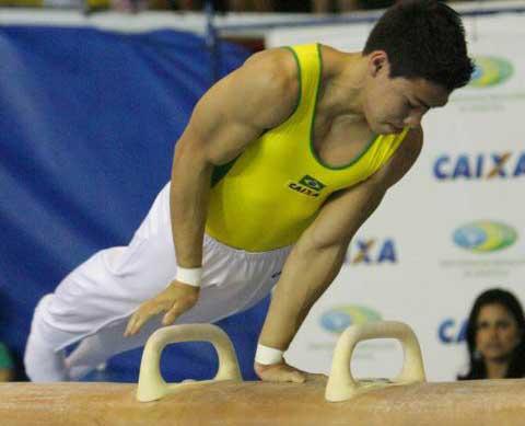 Sergio Sasaki, que nos dias 31 de março e 1º de abril, conquistou medalha de ouro no salto e de prata no solo na Copa do Mundo de Doha, está na Alemanha / Foto: Divulgação CBG