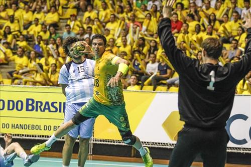 Felipe Borges se emocionou com apoio do público / Foto: Divulgação / CBHb