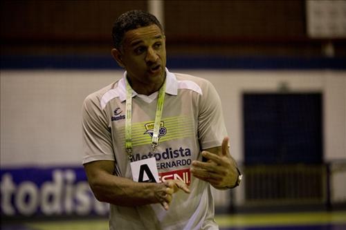 José Ronaldo do Nascimento, o SB, é técnico da Metodista/São Bernardo/Besni / Foto: Divulgação / CBHb