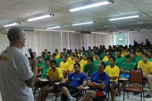 Jordi Ribera, técnico da Seleção Masculina, é quem comanda as atividades dos Acampamentos / Foto: Divulgação / CBHb