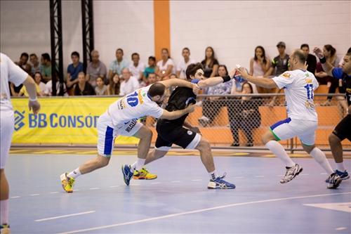 Pinheiros e Taubaté fizeram jogo equilibrado / Foto: Divulgação / CBHb