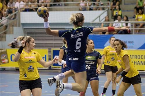 Célia Costa, ponta direita da Metodista / Foto: Divulgação / CBHb