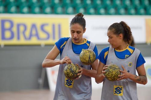 Dara recebeu grande apoio das atletas da Seleção durante a recuperação / Foto: Alexandre Loureiro / Photo&Grafia