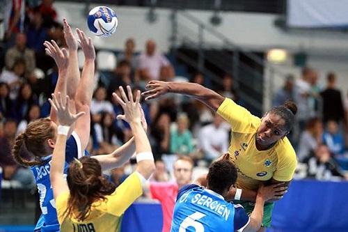 Resultado deixou a Seleção Feminina no terceiro lugar do grupo B; brasileiras encaram a Noruega nas oitavas de final / Foto: IHF/Divulgação