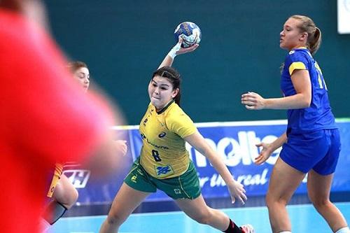 Apesar de serem superadas pela Suécia na terceira rodada, brasileiras garantiram a classificação para a próxima fase / Foto: IHF/Divulgação