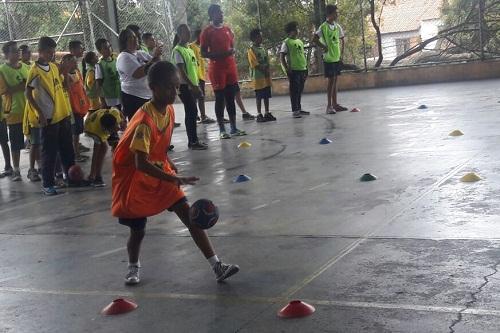 Equipe realizou treino com as crianças do núcleo Sussumo Hirata, em São Paulo (SP) / Foto: Divulgação