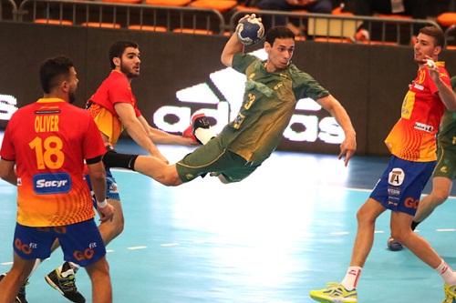 Seleção enfrenta a Tunísia nesta quinta-feira (20), em busca da primeira vitória / Foto: Divulgação IHF