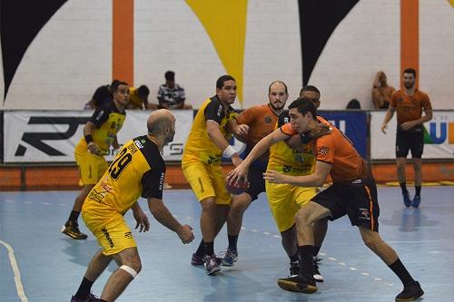 Aproveitando bem o fator torcida, Taubaté vence por 27 a 22, e pegará o MRV Unicesumar Londrina/Paiquerê FM (PR), nas semifinais da Liga Nacional de Handebol / Foto: Rogério Antunes/CBHb