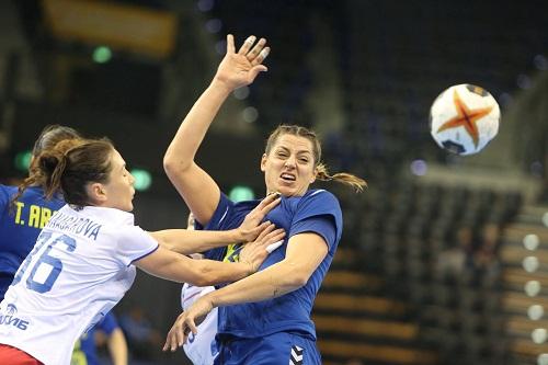 Após as atuais campeãs olímpicas, equipe ainda tem mais dois jogos na primeira fase, contra Dinamarca e Montenegro / Foto: IHF