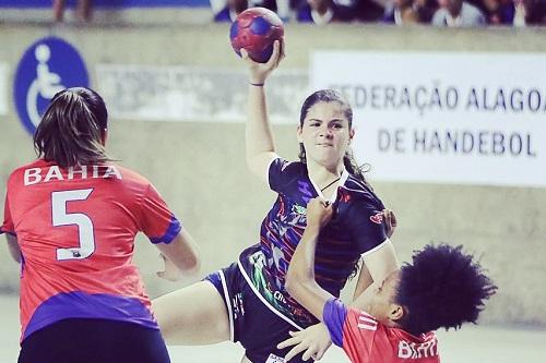 Sete partidas movimentaram a rodada inicial. A competição vai até o dia 2 de setembro no ginásio do SESI Trapiche. / Foto: Tiago Parmalat