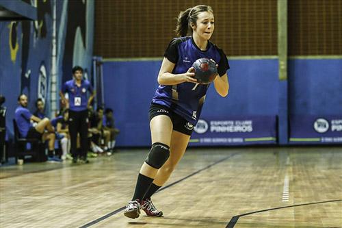 Isabelle Medeiros, goleadora do duelo entre Pinheiros e Concórdia / Foto: Wander Roberto/Photo&Grafia