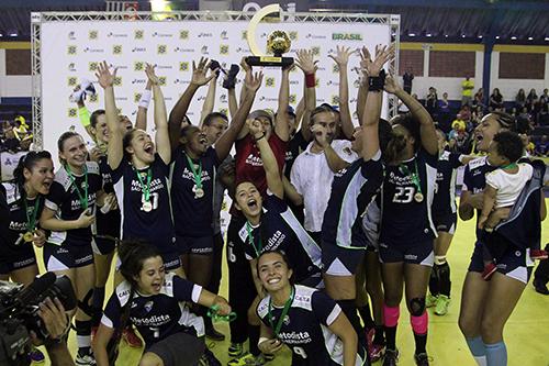 Metodista/São Bernardo (SP) conquistou o título da Liga Nacional Feminina 2015 / Foto: Gaspar Nóbrega/Photo&Grafia