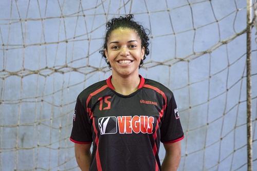 Franciele Gomes da Rocha será uma das centrais que defenderá o Brasil nos jogos preparatórios para o Mundial de Handebol / Foto: Divulgação