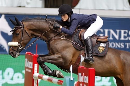 Jessica Springsteen, saltando em Madri / Foto: EFE / Víctor Lerena