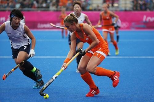 Em Londres 2012, Ellen Hoog ajudou a Holanda a se sagrar bicampeã Olímpica no hóquei sobre grama feminino / Foto: Daniel Berehulak / Getty Images