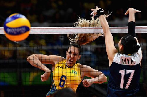 Chinesas se impuseram a partir do segundo set e no final garantiram a classificação / Foto: Getty Images / David Ramos