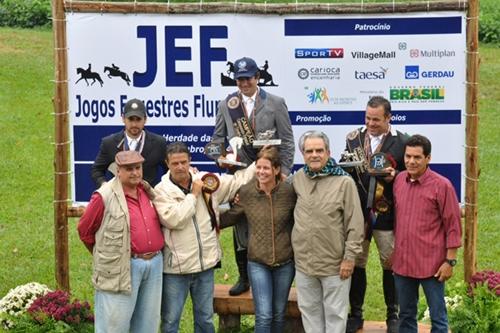 Os campeões comemoram no pódio em Herdade das Palmas / Foto: Russo Fotografia