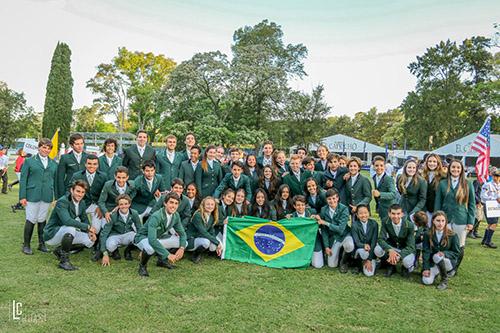 A delegação jovem do Brasil completa no desfile das Nações no Haras El Capricho / Foto: Luis Ruas / Divulgação