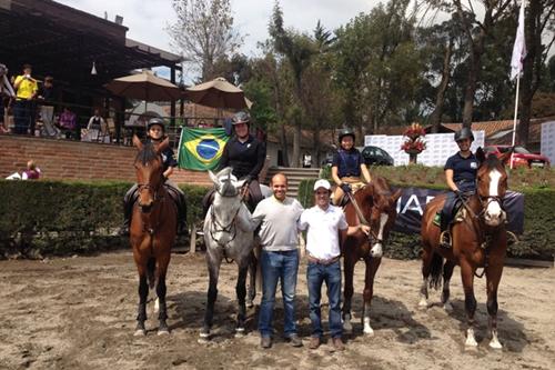 Henrique, Carolina, Lys e Nicole em clique no  primeiro dia de treino com Everaldo Mendes e o chefe de equipe do Brasil Felipe Braga