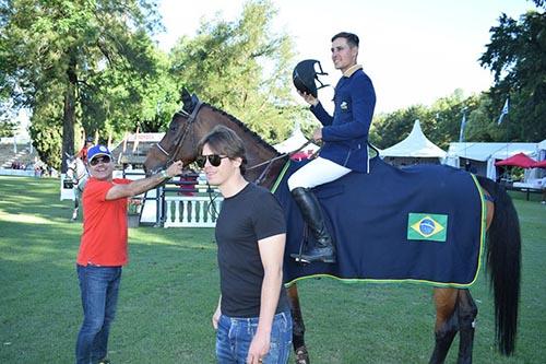 Luiz Felipe Pimenta Alves com GB Celine comemora o 3º posto  / Foto: Electro Time