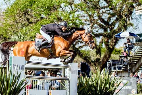 Fabio Sarti e Querida II Z, vencedores do GP do Classic Horse Show / Foto: Gabriela Lutz