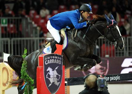 Com Bridgit, Bernardo venceu as duas provas a 1,50m de altura. A égua jovem e talentosa ganha experiência para vôos ainda mais altos / Foto: Bruno de Lorenzo/Jumping Verona 