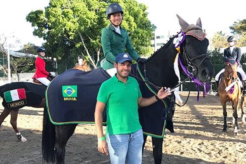 Lys celebra a conquista do 4º lugar com seu instrutor Everaldo Mendes, o Careca / Foto: Cedidas