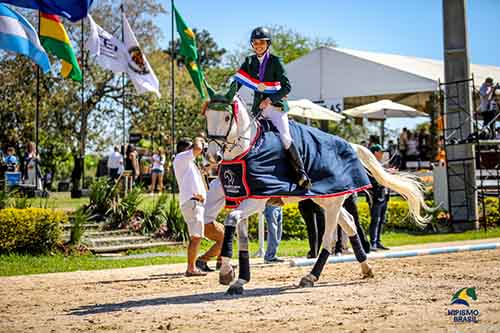 Carolina Chade com Flying High das Umburanas: campeã junior  / Foto: Luis Ruas