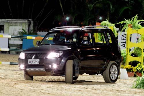 Gilberto Solanes dirige para a vitória na prova Carro x Cavalo / Foto: Beatriz Cunha 