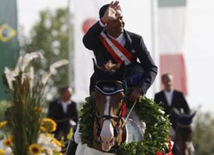 Em mais uma atuação impecável, o brasileiro Doda Miranda com seu AD Wilbert Z foi o grande nome do CSI3* Magna Racino, em Ebreichsdorf, um centro hípico de ponta nas imedições Viena, na Áustria / Foto: Magna Racino/divulgação