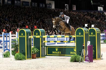 Phillipe Weishaupt com o espetacular garanhão holsteiner Catoki: campeão do GP World Cup Qualifier em Bordeaux / Foto: Cecile Grand/FEI