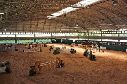 O picadeiro coberto da Sociedade Hípica Paulista - maior vão livre sem pilastras do mundo - é palco do tradicional Concurso de Saltos Nacional e Internacional Indoor / Foto: Lua Olho Vivo 