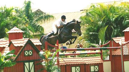 Eduardo de Souza com Poconé Itapuã em clique espetacular no Concurso de Saltos Nacional Agromen / Foto:Divulgação