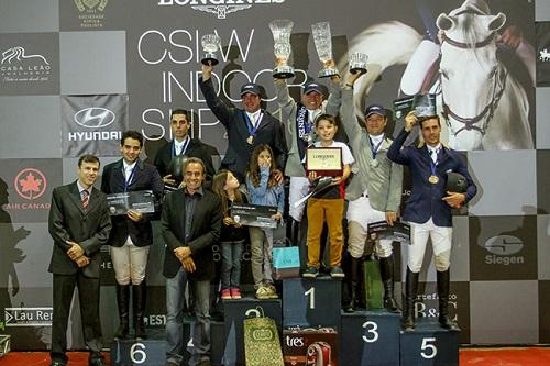 Os campeões do GP Longines com Romeu Ferreira Leite Jr, presidente da Hípica Paulista, e Adriano Andressa, CFO swatch Group Brasil / Foto: Luis Ruas