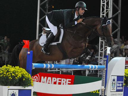 Rodrigo Pessoa e Let´s Fly no Athina Onassis International Horse Show no Rio / Foto: Alexandre Vidal 