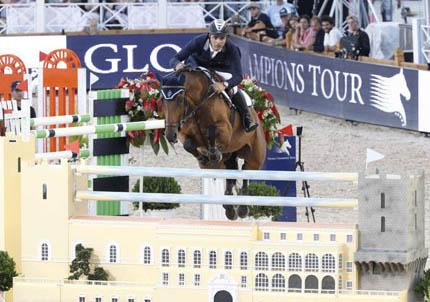 O sempre competitivo Rodrigo Pessoa e Let´s Fly em clique espetacular no GP Príncipe Albert II na arena de Monte Carlo / Foto: Global Champions Tour / Stefano Grasso