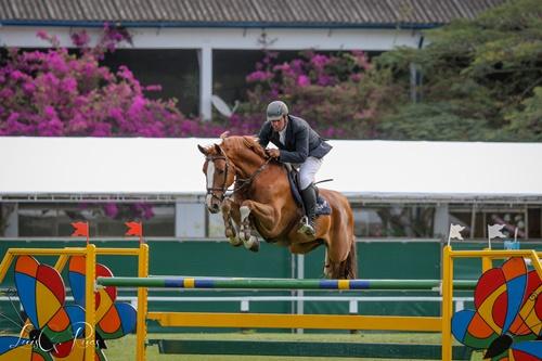 Zé Roberto Reynsoso com Azrael W Sanol Dog Protécnica nos 80 anos do CHSA / Foto: Luis Ruas / Brasil Hipismo