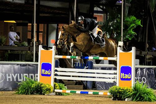 Zé Roberto e Azrael W rumo a vitória no Clássico Itaú/ Foto: Beatriz Cunha