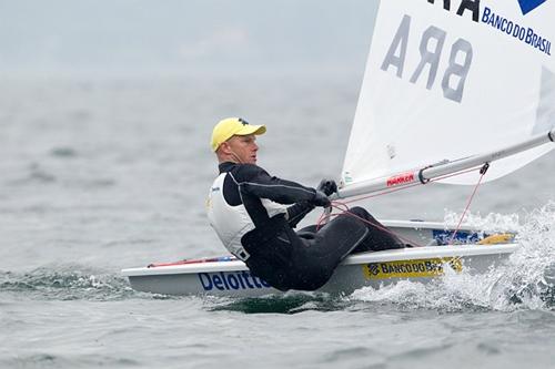 Robert Scheidt, em Garda: lugar mais alto do pódio / Foto: Thom Touw / Divulgação