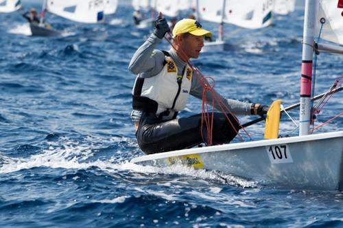 Velejador brasileiro perdeu a liderança da competição e ocupa agora o quinto lugar na classificação geral / Foto: Thom Touw