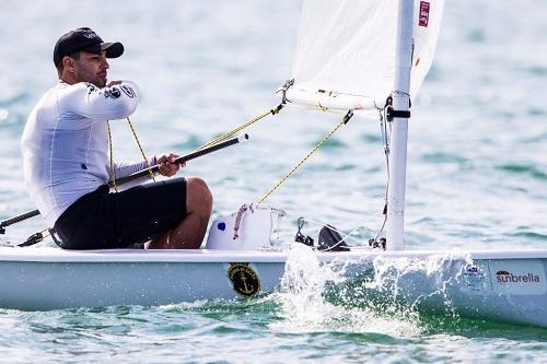 Duas vitórias e um segundo lugar marcaram o início da participação do velejador em competição que define a Equipe Brasileira de Vela / Foto: Pedro Martinez e Jesus Renedo/Sailing Energy/World Sailing