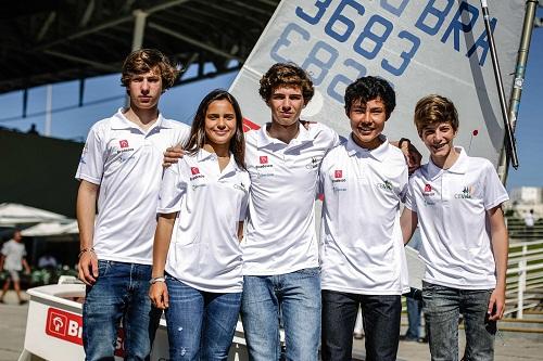 Com as ‘bênçãos’ de Torben Grael e Marcelo Ferreira, cinco jovens velejadores vão representar o país na competição. Regatas começam na quinta-feira, dia 13 / Foto: Marlon Falcão/Inovafoto/Bradesco