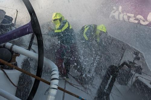 Regata até o Brasil será marcada pelo frio extremo dos mares do sul / Foto: James Blake/Volvo Ocean Race