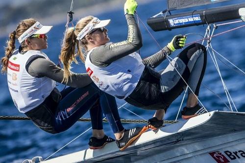 Campeãs olímpicas Martine Grael e Kahena Kunze estão na disputa. Primeiras regatas começam terça-feira, dia 6 / Foto: Jesus Renedo/Sailing Energy/World Sailing